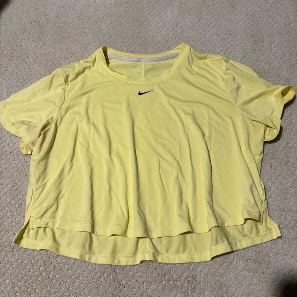 Nike Light Yellow Short Sleeve Athletic Tee